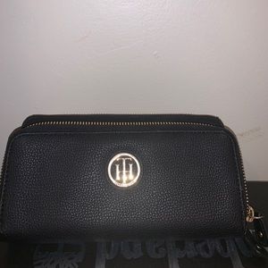 Tommy Hilfiger leather wallet